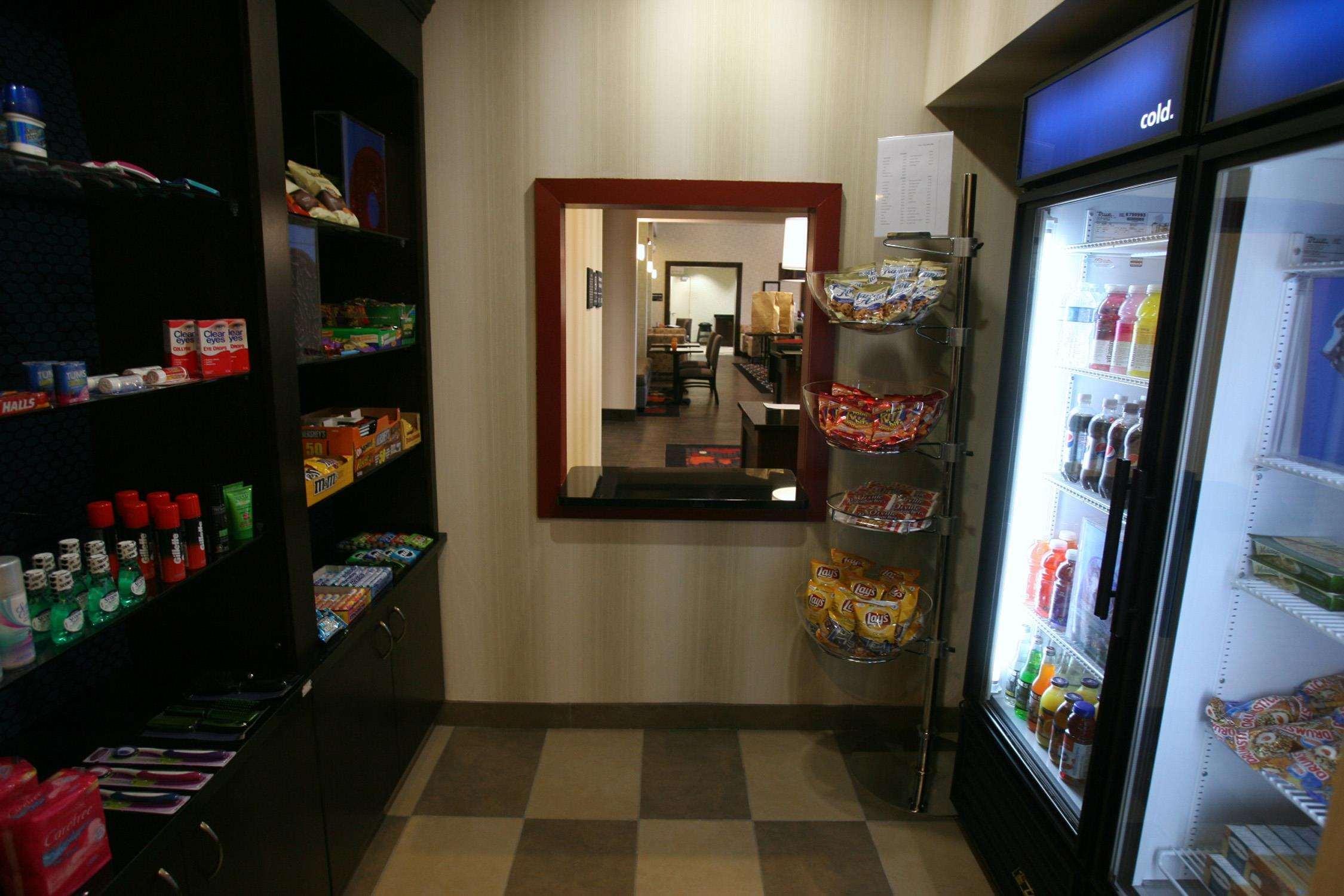 Hampton Inn & Suites Red Deer Penhold Udogodnienia zdjęcie