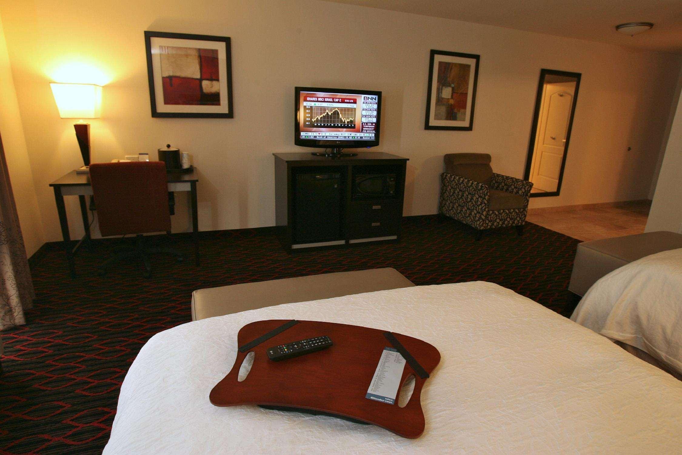 Hampton Inn & Suites Red Deer Penhold Pokój zdjęcie