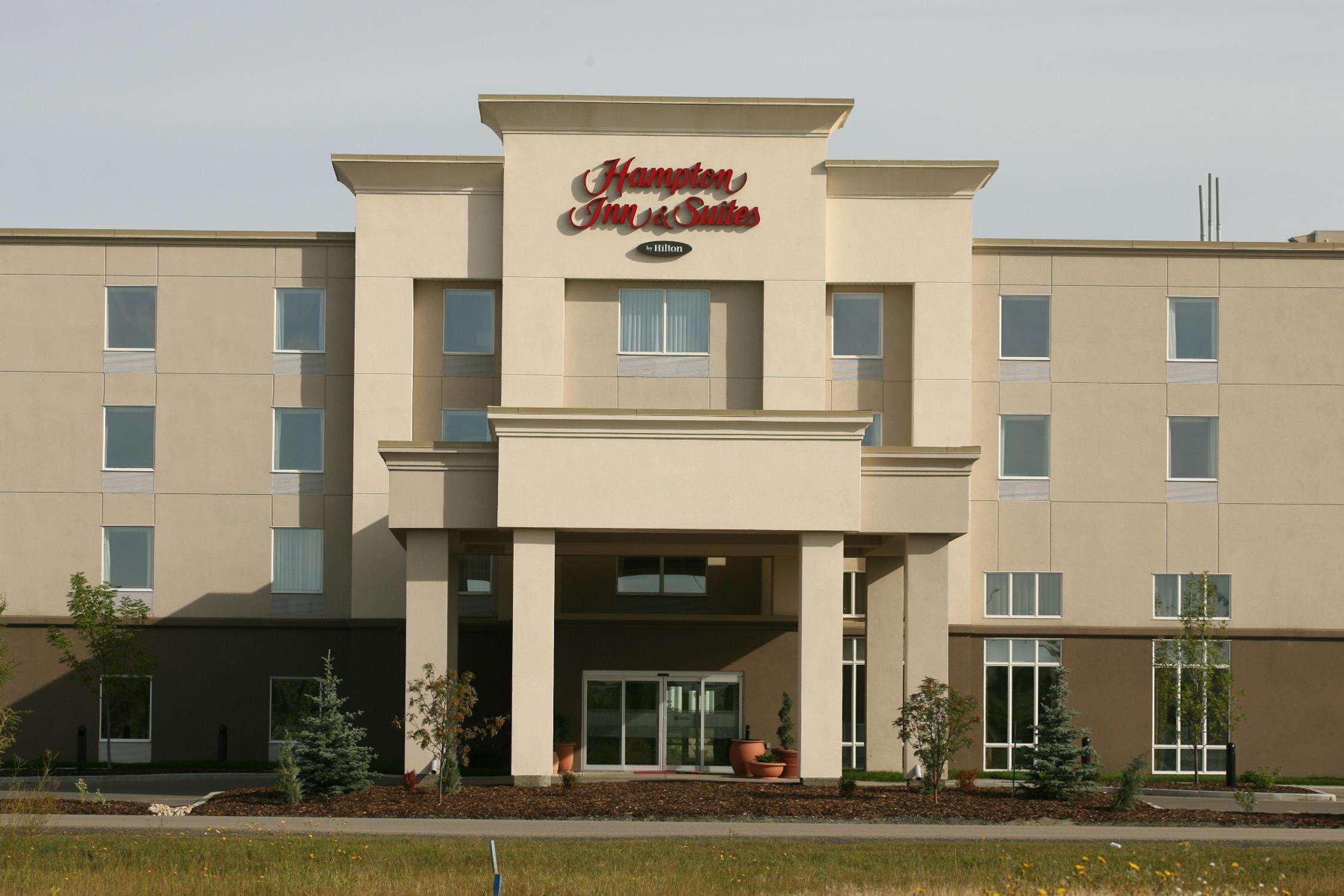 Hampton Inn & Suites Red Deer Penhold Zewnętrze zdjęcie
