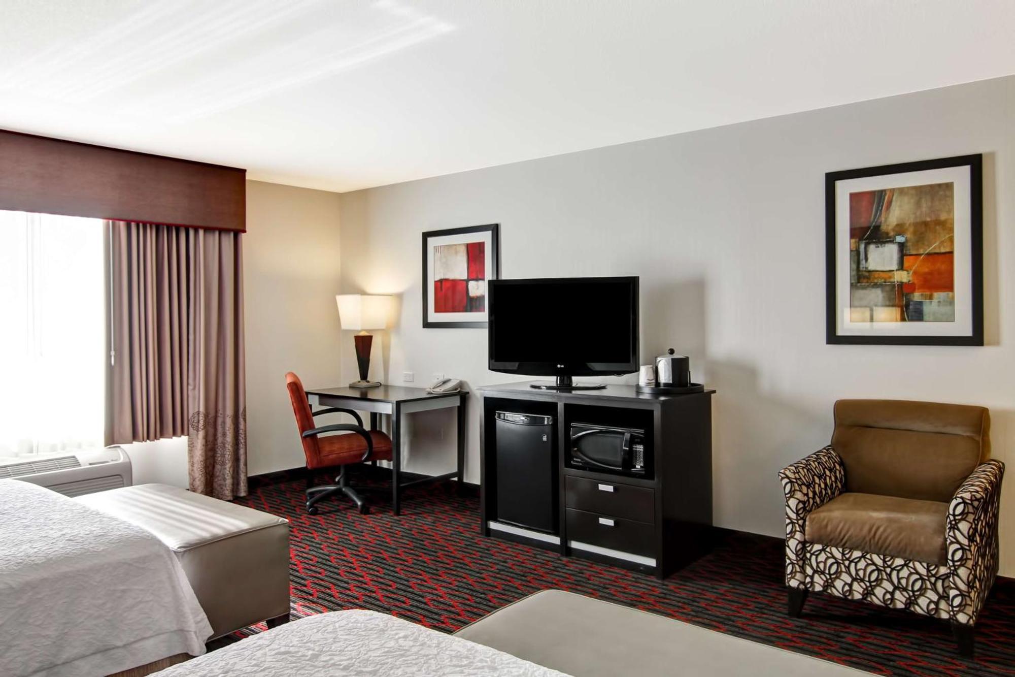 Hampton Inn & Suites Red Deer Penhold Zewnętrze zdjęcie