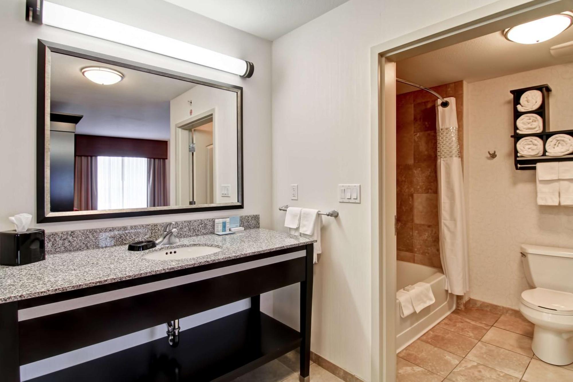 Hampton Inn & Suites Red Deer Penhold Zewnętrze zdjęcie