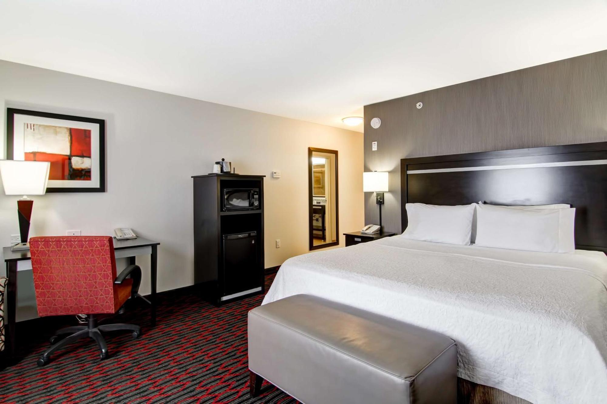 Hampton Inn & Suites Red Deer Penhold Zewnętrze zdjęcie
