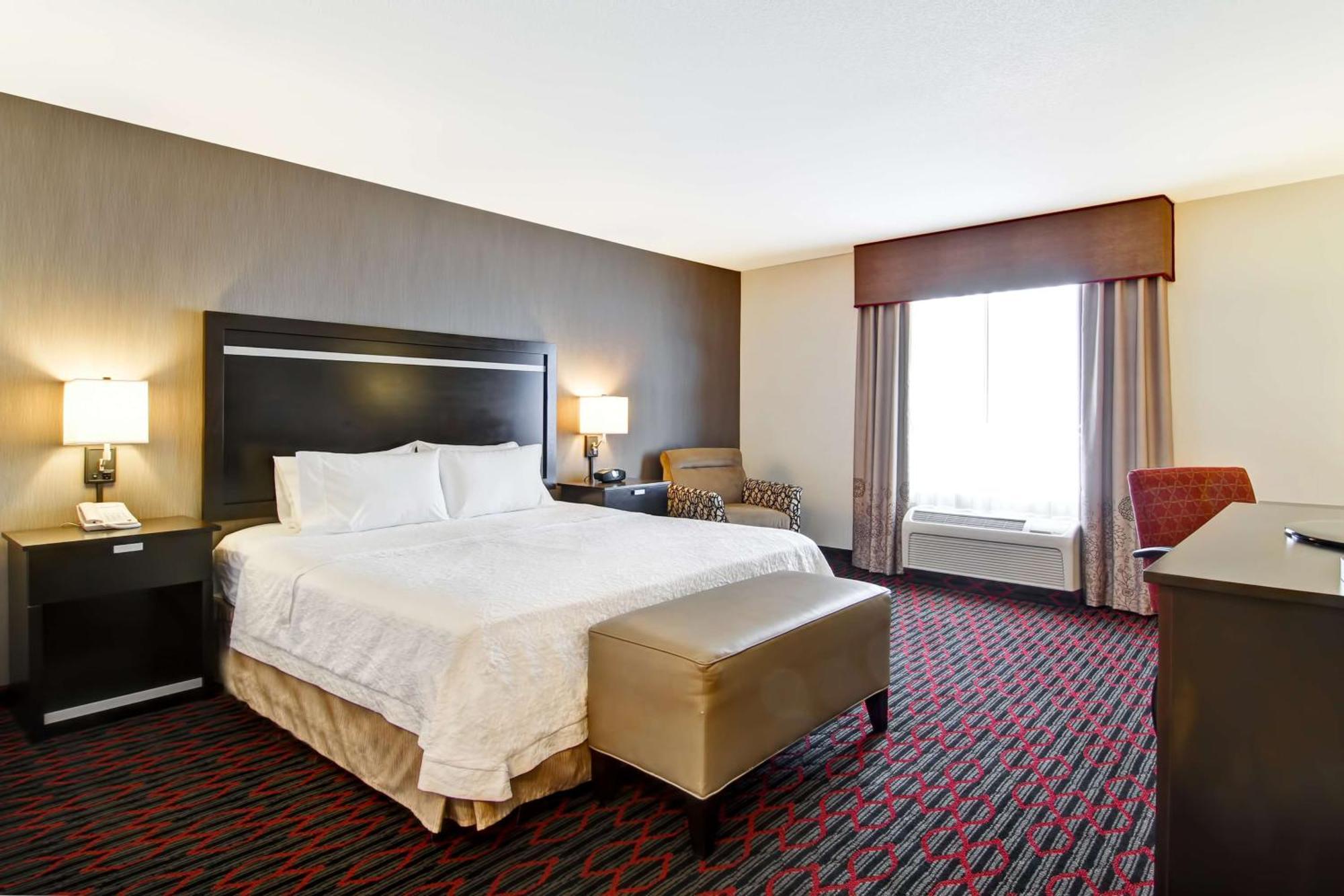 Hampton Inn & Suites Red Deer Penhold Zewnętrze zdjęcie