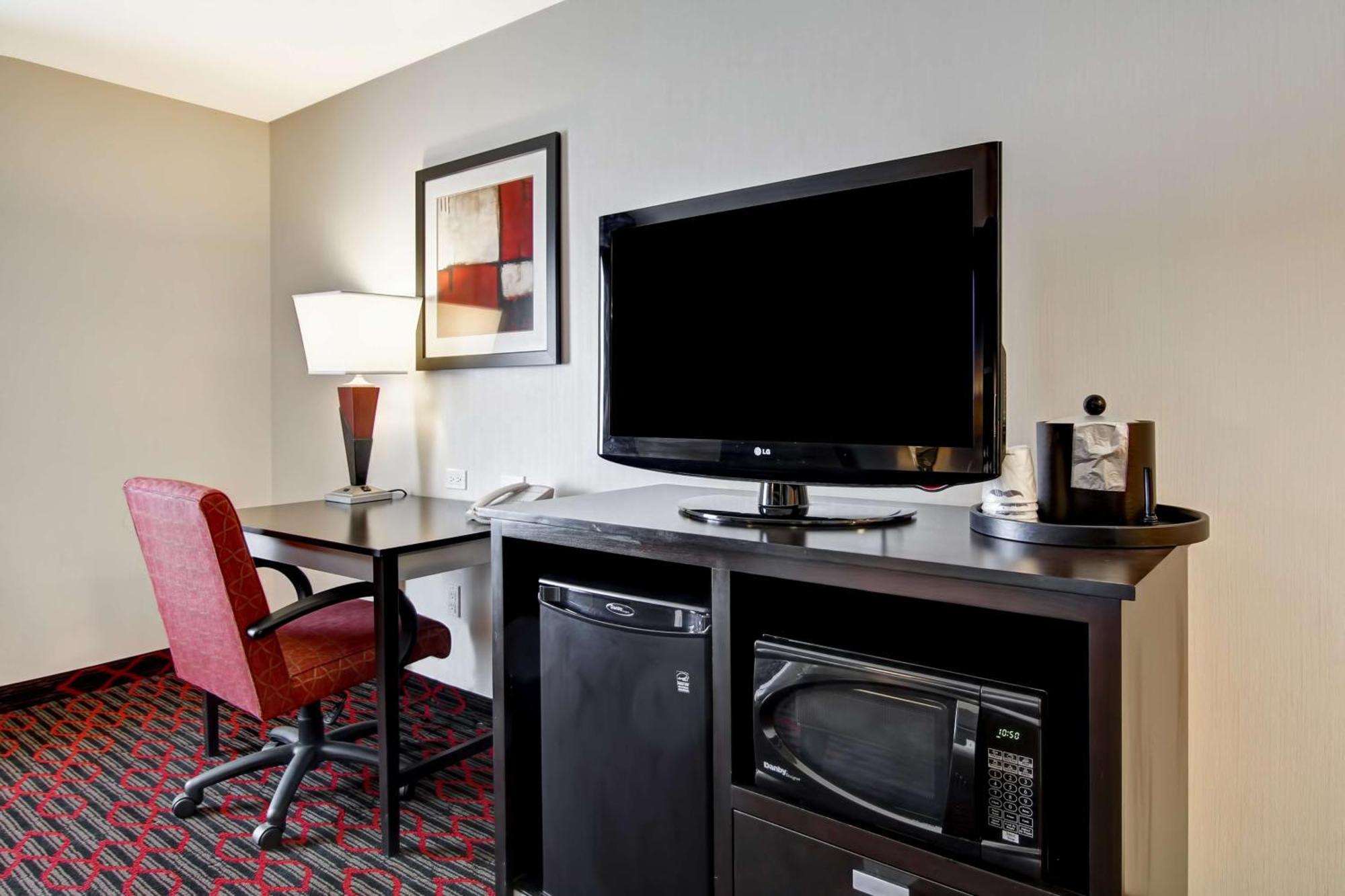 Hampton Inn & Suites Red Deer Penhold Zewnętrze zdjęcie