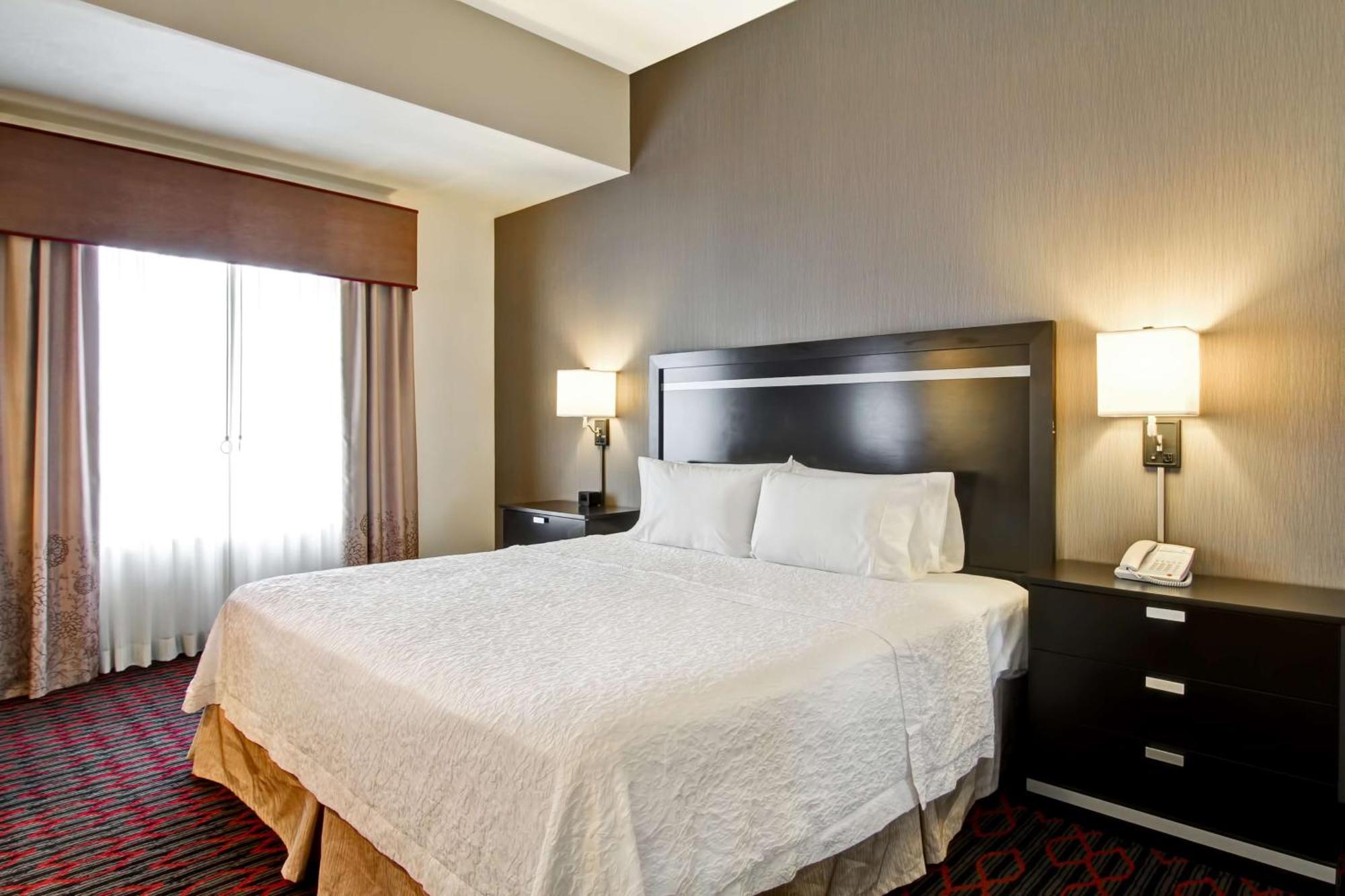 Hampton Inn & Suites Red Deer Penhold Zewnętrze zdjęcie
