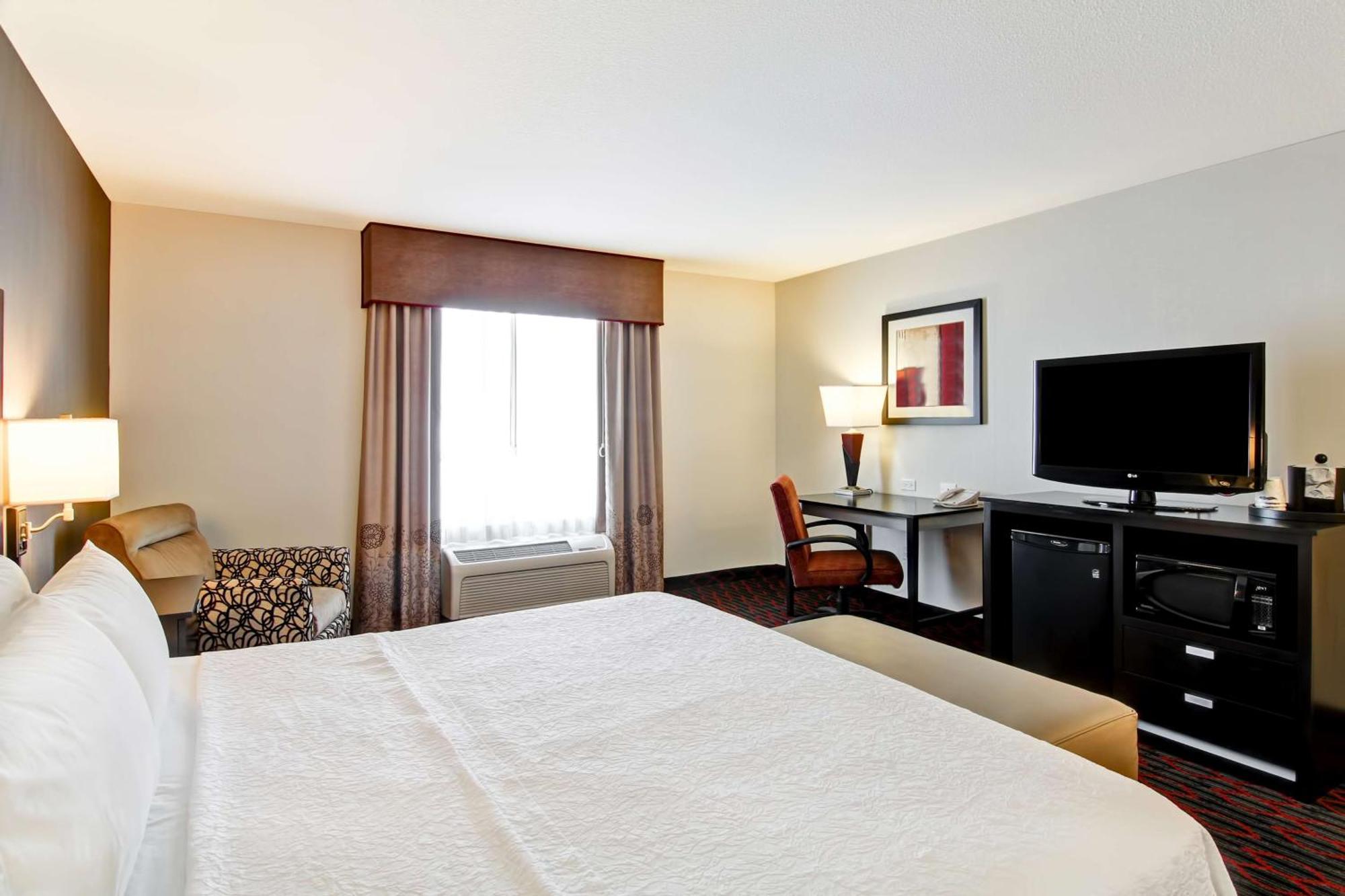 Hampton Inn & Suites Red Deer Penhold Zewnętrze zdjęcie