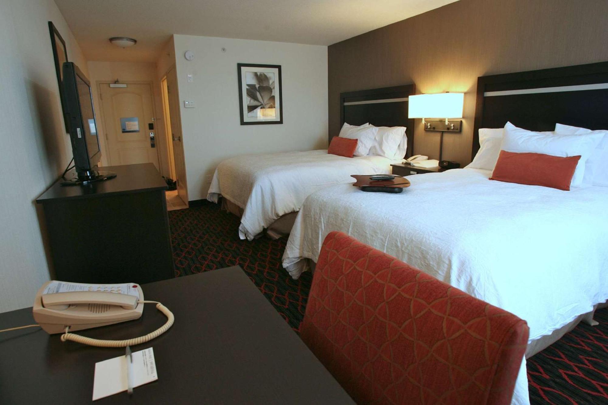Hampton Inn & Suites Red Deer Penhold Zewnętrze zdjęcie