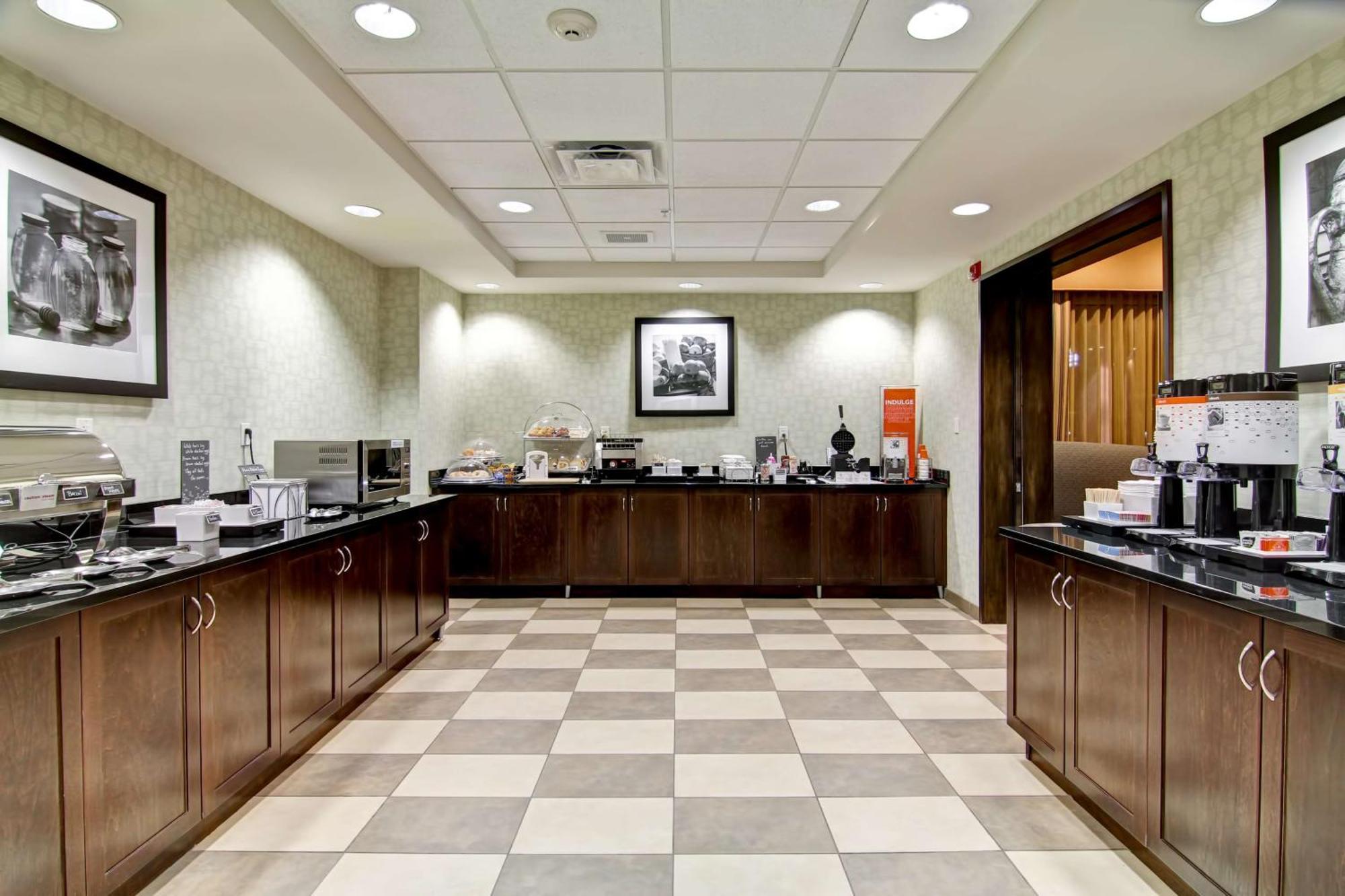 Hampton Inn & Suites Red Deer Penhold Zewnętrze zdjęcie
