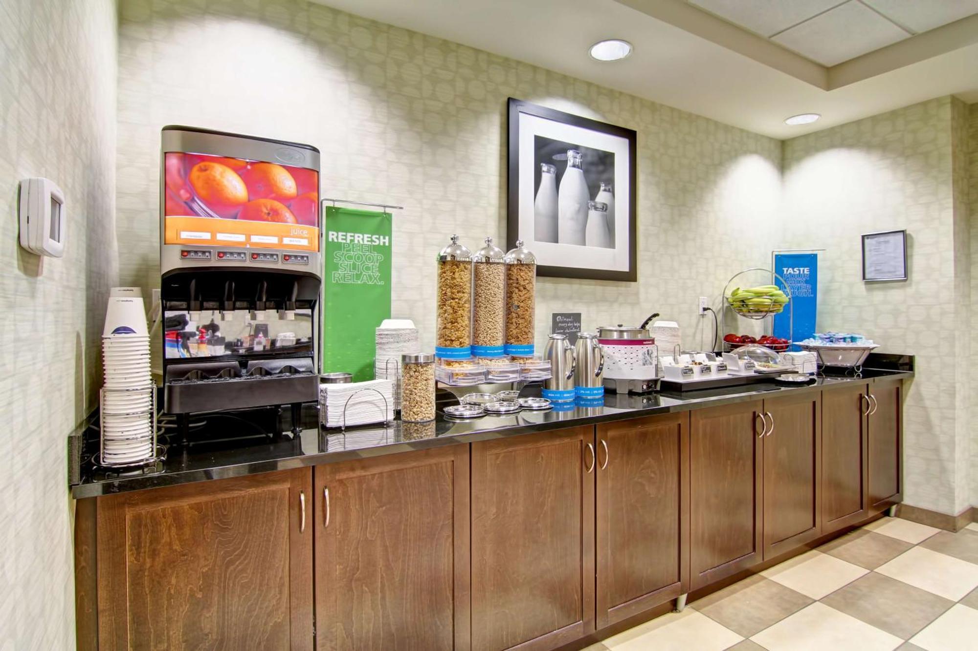 Hampton Inn & Suites Red Deer Penhold Zewnętrze zdjęcie
