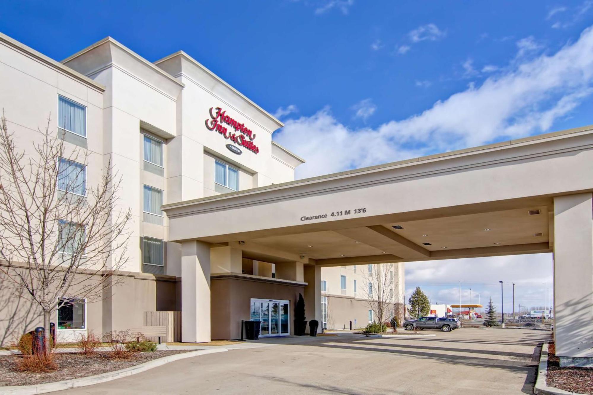 Hampton Inn & Suites Red Deer Penhold Zewnętrze zdjęcie