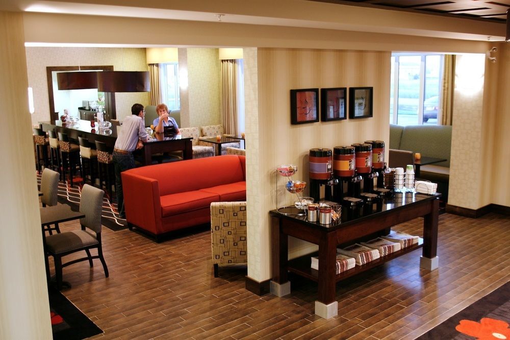 Hampton Inn & Suites Red Deer Penhold Zewnętrze zdjęcie