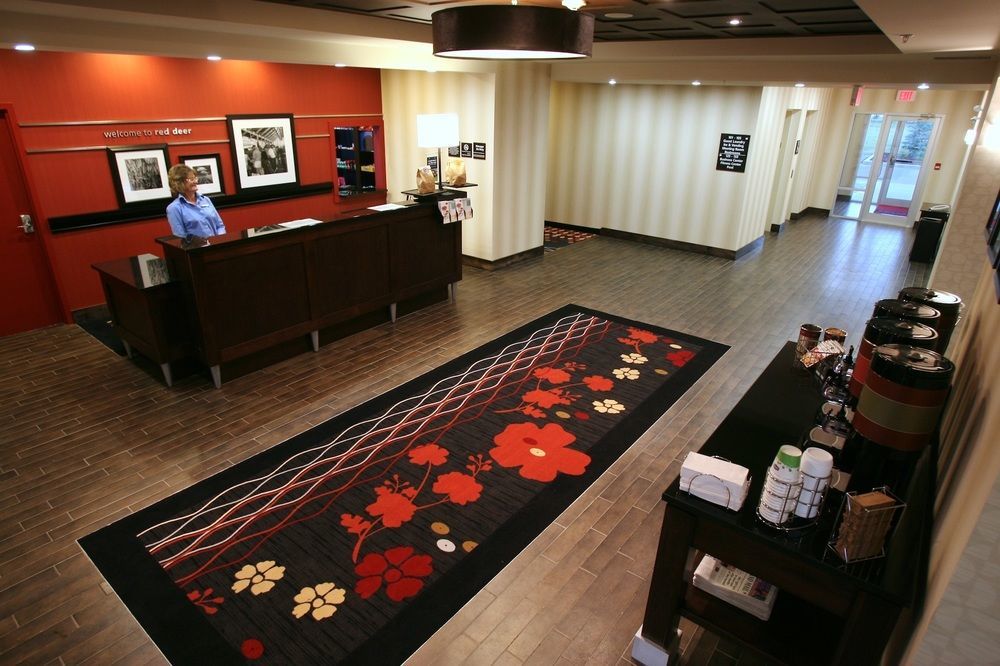 Hampton Inn & Suites Red Deer Penhold Zewnętrze zdjęcie