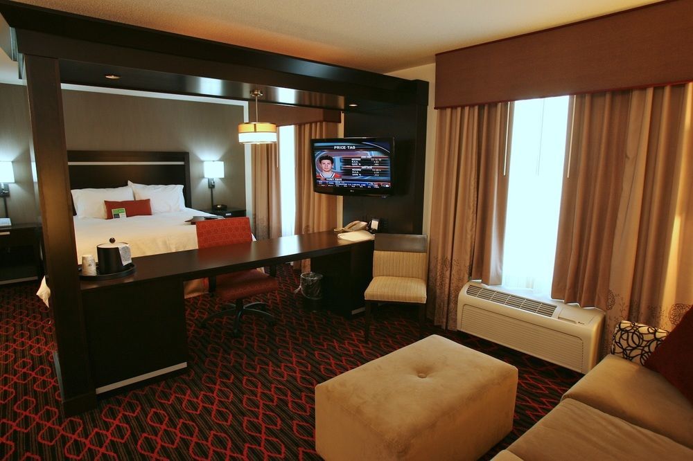 Hampton Inn & Suites Red Deer Penhold Zewnętrze zdjęcie